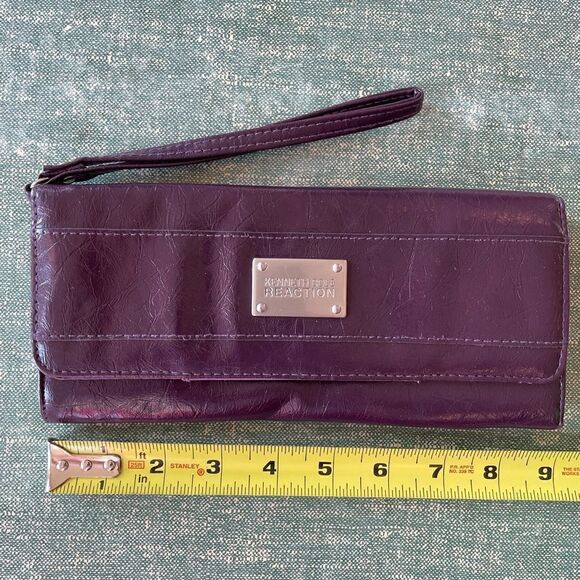 Kenneth Cole Reaction Purple Wallet EUC - Picture 1 of 7